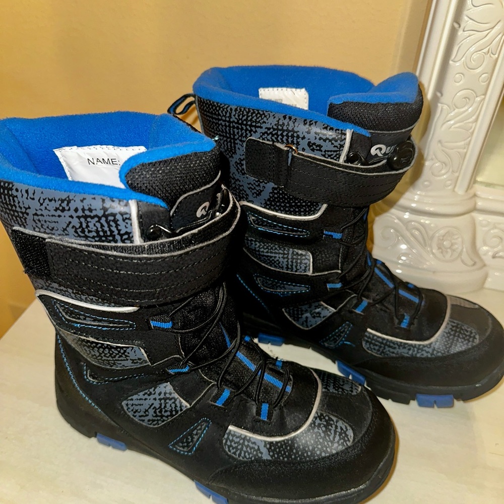 3M Thinsulate big boys waterproof winter boots size 7